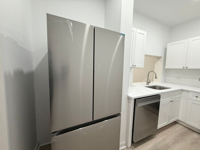 Building Photo - MISSION HILL 3 BED!!!!