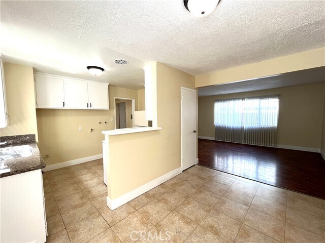 Building Photo - 12915 Doty Ave