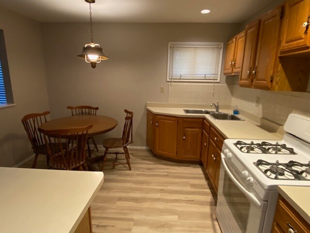 Building Photo - 64 N Beverly Ave