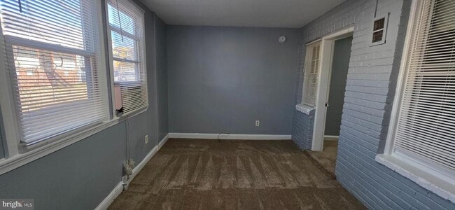 Building Photo - 1220 16th St NE