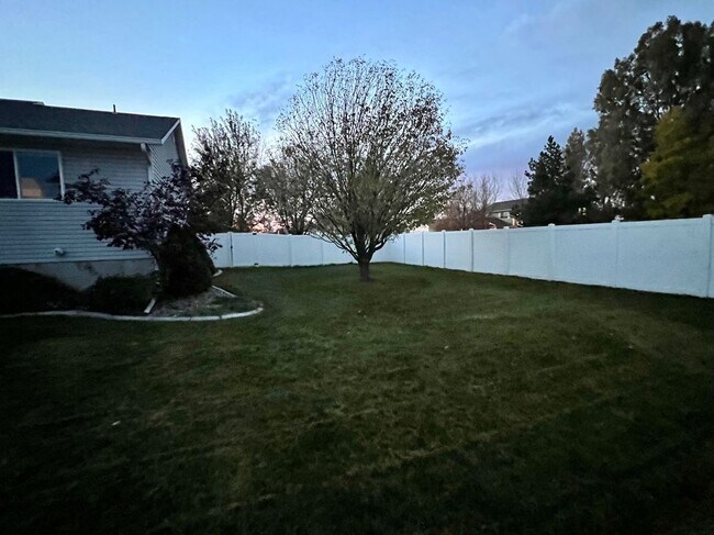 Building Photo - 4208 Willow Canyon Dr