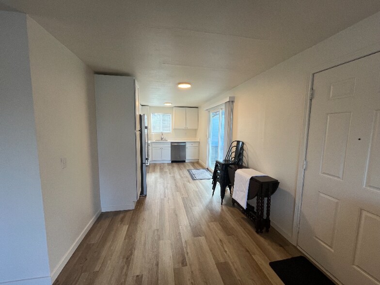 Building Photo - 1130 E 51st St