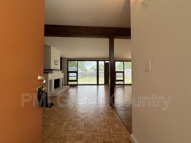 Building Photo - 4978 E 26th St