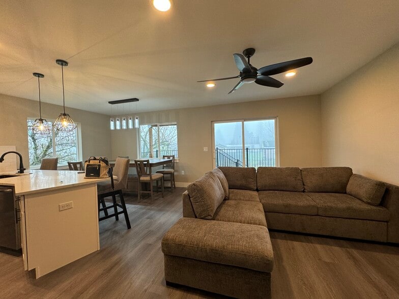 Building Photo - 778 E Jefferson St