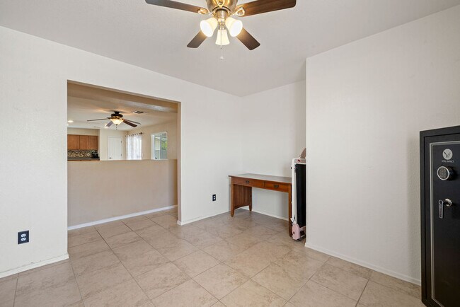 Building Photo - 5840 E Tercel Dr