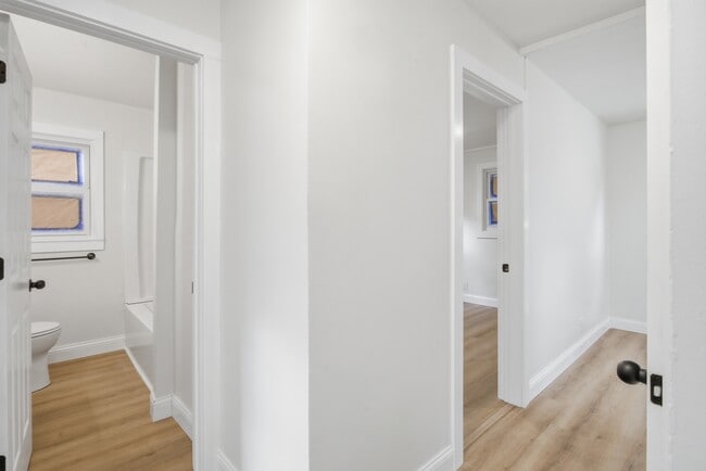 Building Photo - 1547 E Atherton Rd