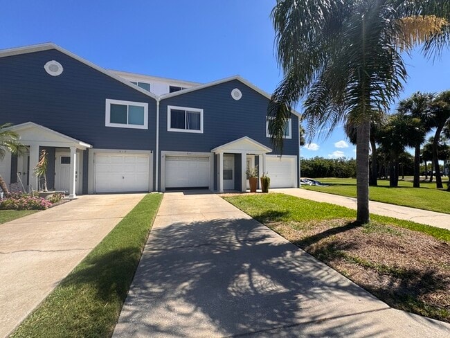 Building Photo - Beachside Retreat