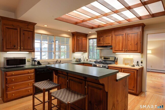 Building Photo - 63 Old Cne Rd