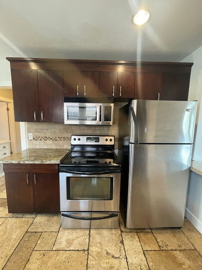 Building Photo - Beautiful 4-Bedroom House