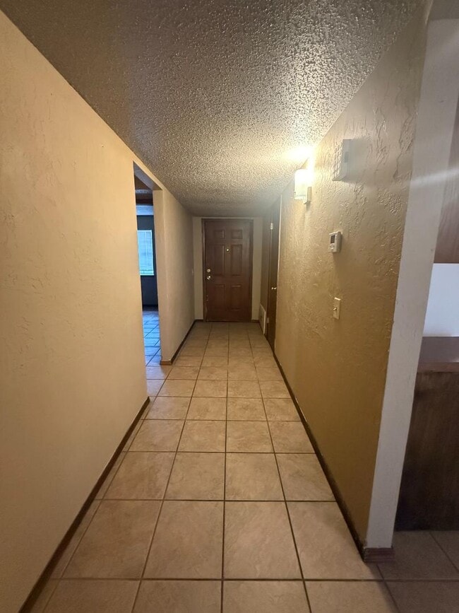 Building Photo - 313 W Pine Ave