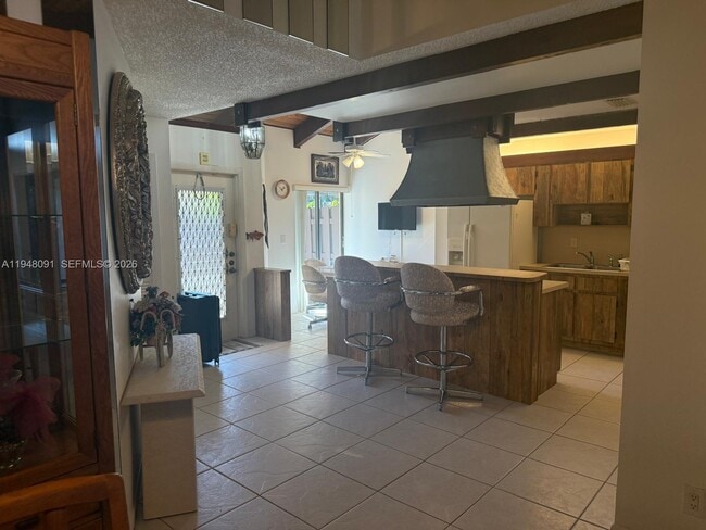 Building Photo - 412 Briarwood Cir