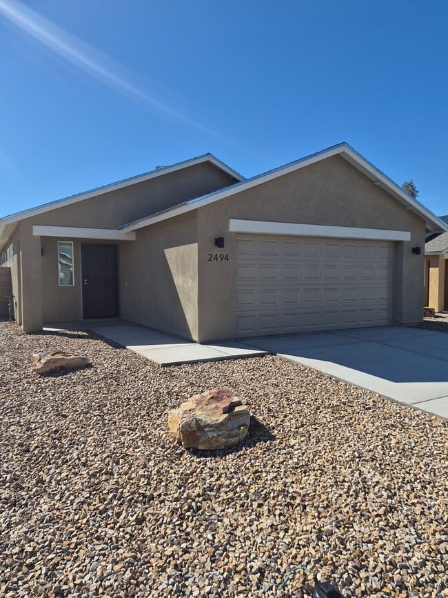 Building Photo - 2494 S Clovis Place-