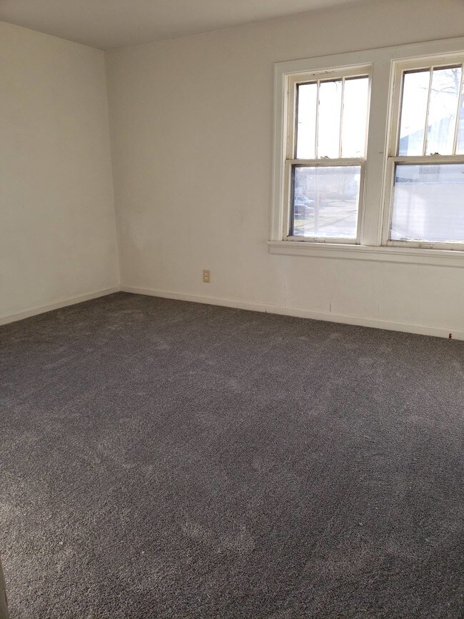 Building Photo - 3038 E Lynn St