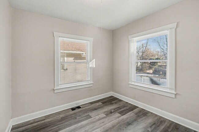 Building Photo - Beautiful 2 Bedroom 1 Bathroom house in Kansas City!