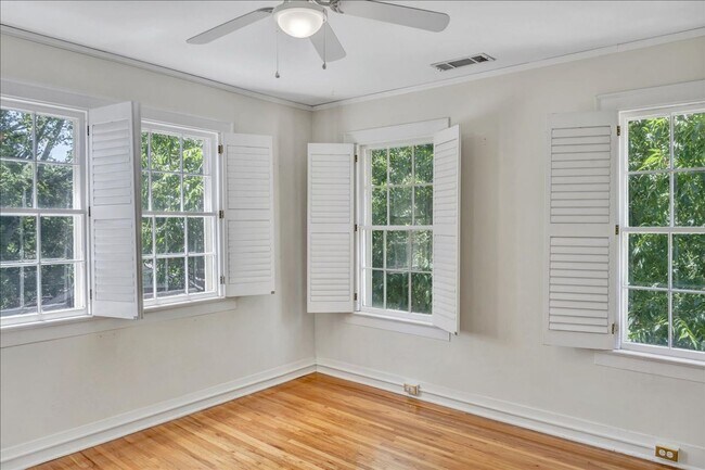 Building Photo - 3551 Overlook Ave