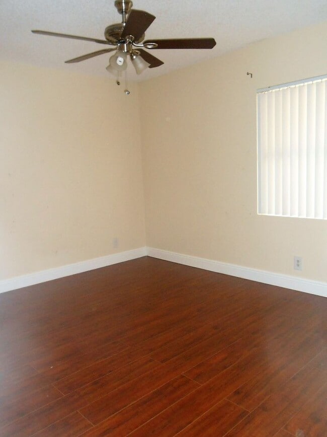 Building Photo - spacious 2 Bed / 2 Bath Condo