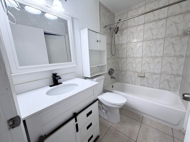 Building Photo - 9919 Nob Hill Ct