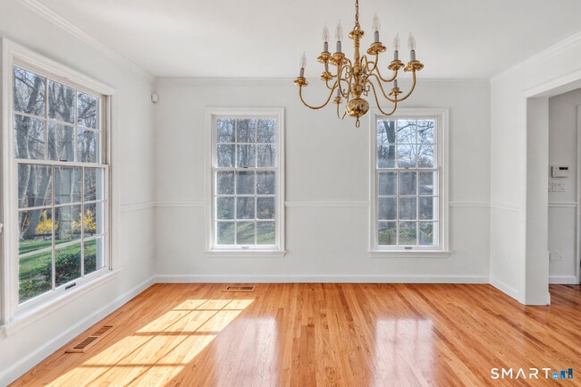 Building Photo - 553 Judd Rd