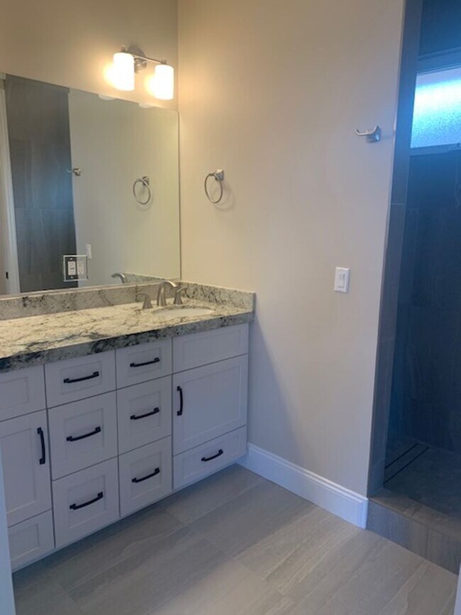 Building Photo - 183 Evergreen Ave