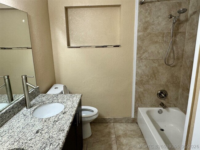 Building Photo - 2091 Oleander Dr