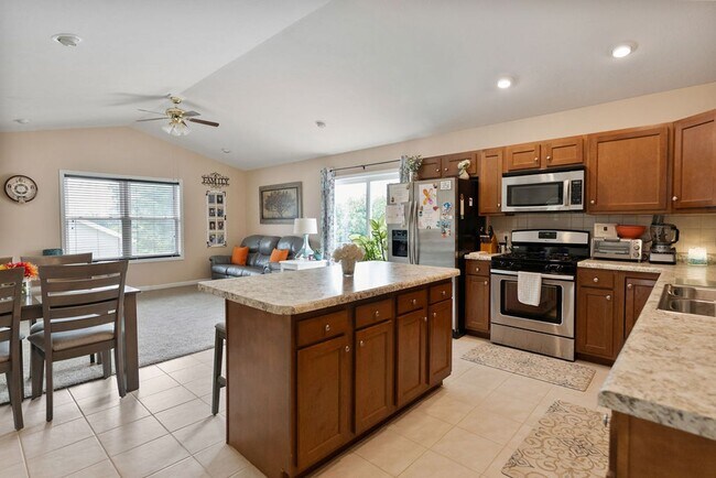 Building Photo - 2552 60th St SE