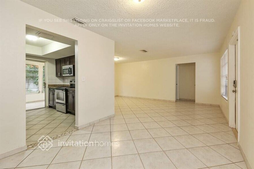 Building Photo - 2430 NW 81st Ave