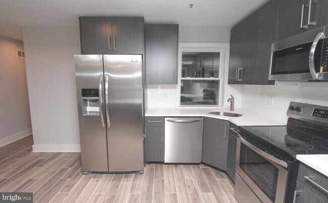 Building Photo - 2562 Frankford Ave