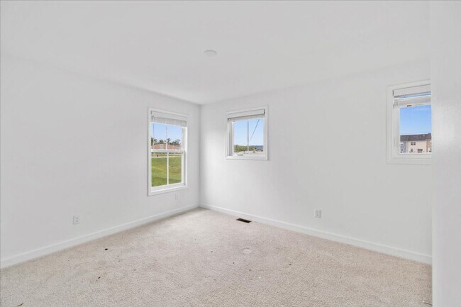 Building Photo - Spacious Home in Westhill Community - Rent...