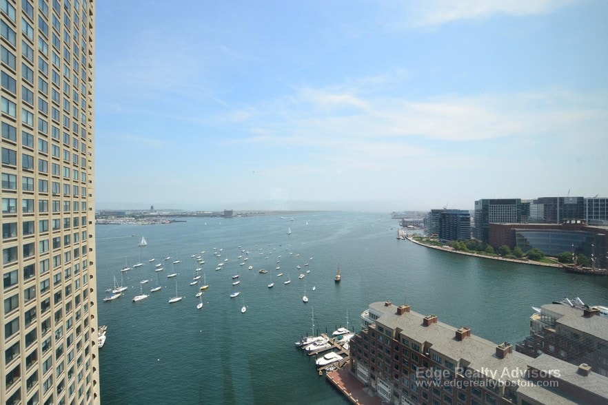 Building Photo - 65 E India Row