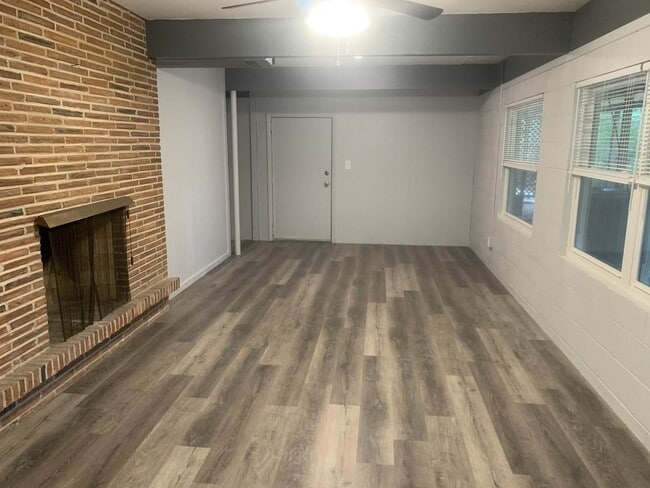 Building Photo - 2305 Domingo Dr