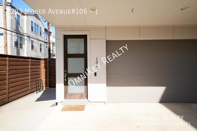 Building Photo - 2203 Moser Ave