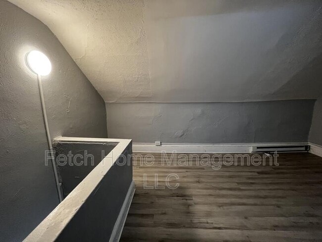 Building Photo - 538 Chester St