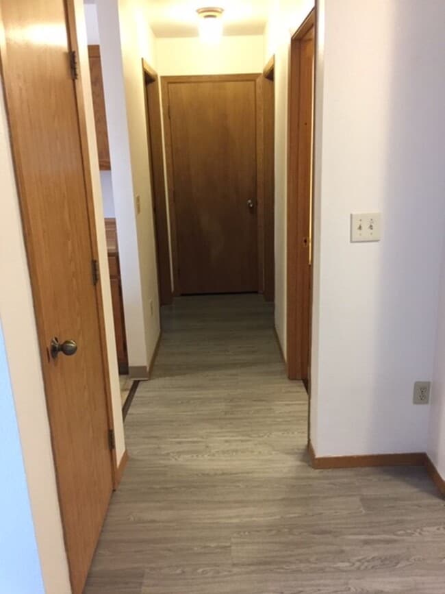 Building Photo - Beautiful ground level 2bed with washer & ...
