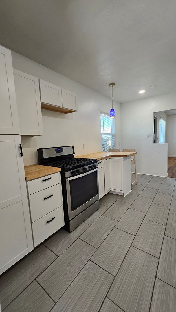 Building Photo - 2 Bed 1 bath