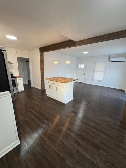 Building Photo - 589 Mountain Rd