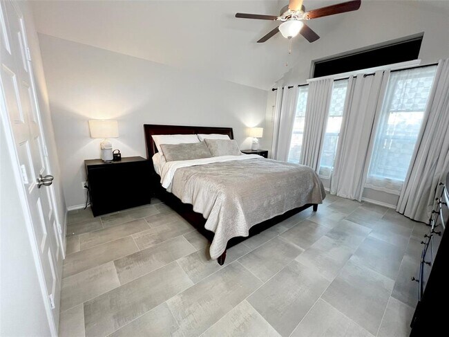 Building Photo - 25402 Kidwiler Dr