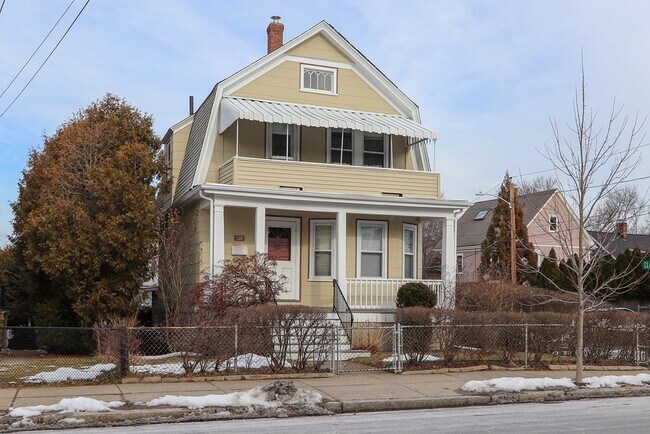 Building Photo - 169 George St