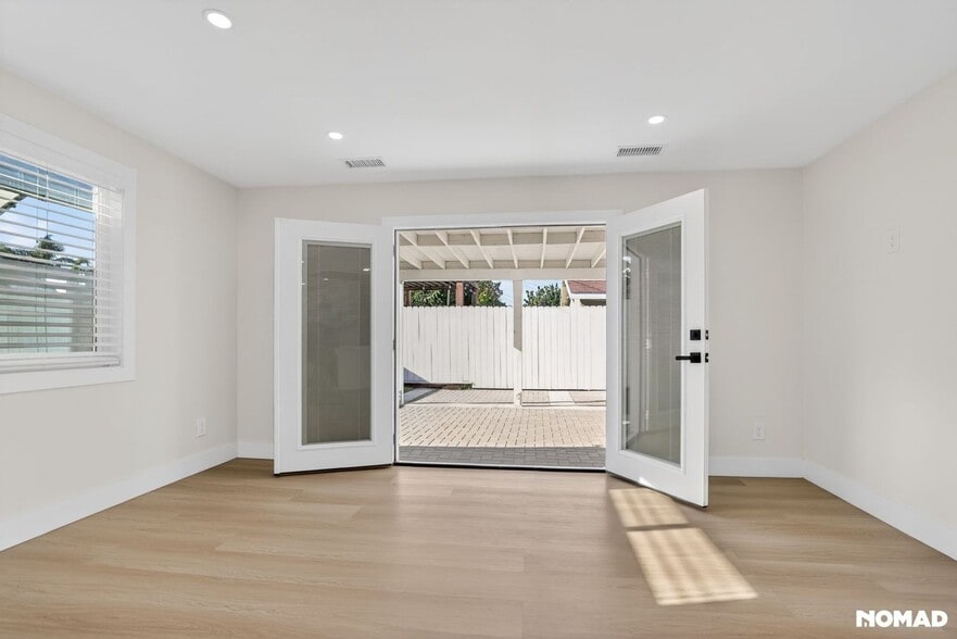 Building Photo - 212 E Florence Ave