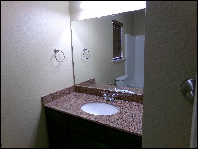 Building Photo - 9112 Pleasant Valley Dr