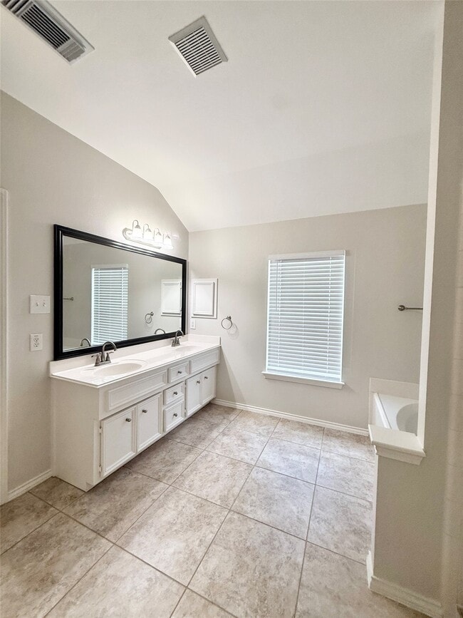 Building Photo - 12404 Shady Brook Dr