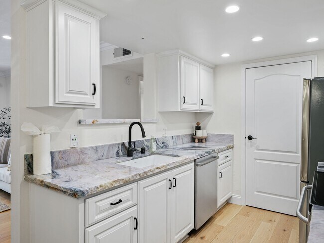 Building Photo - 12023 Alta Carmel Ct