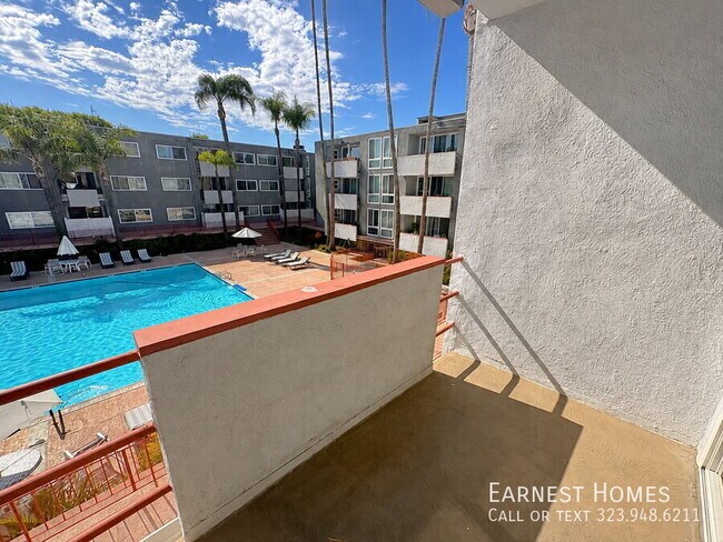 Building Photo - 4915 Tyrone Ave