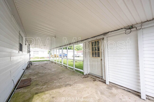 Building Photo - 126 Lewis Dr