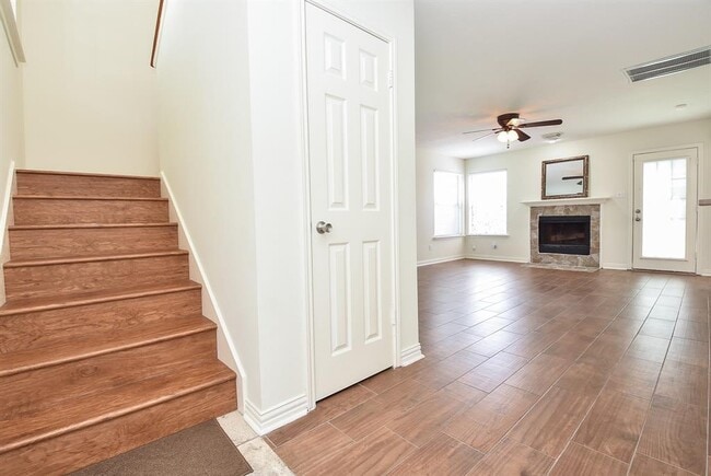Building Photo - 4026 Almond Lake Dr