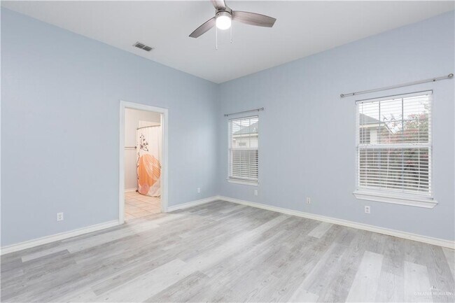 Building Photo - 17 S Excalibur St