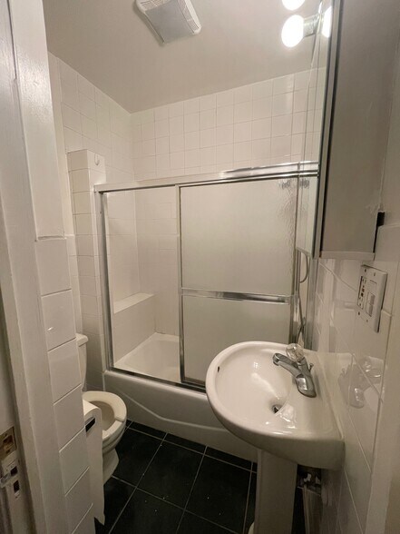Bathroom - 4186 20th St