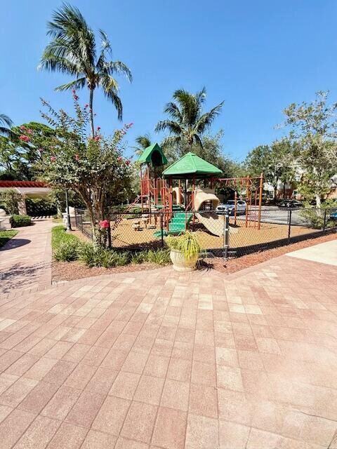 Building Photo - 9209 Myrtlewood Cir W