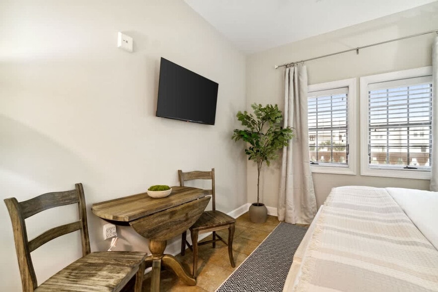 Building Photo - 10343 E County Hwy 30A