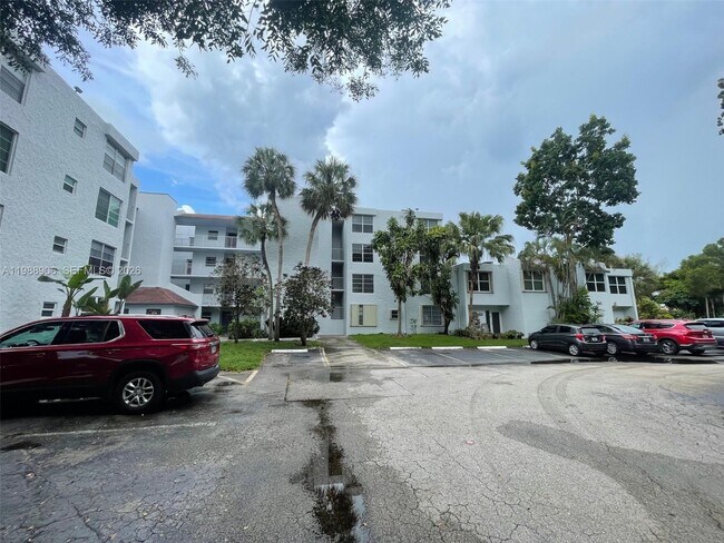 Building Photo - 9441 Live Oak Pl