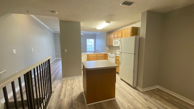 Building Photo - Gorgeous 1/1.5 Townhome in Las Palmas